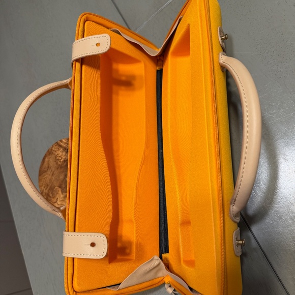 Veuve Clicquot 375ml neoprene champagne carrier/Parisian purse - Picture 4 of 9